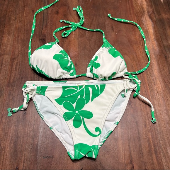 Roxy string bikini - Picture 1 of 9